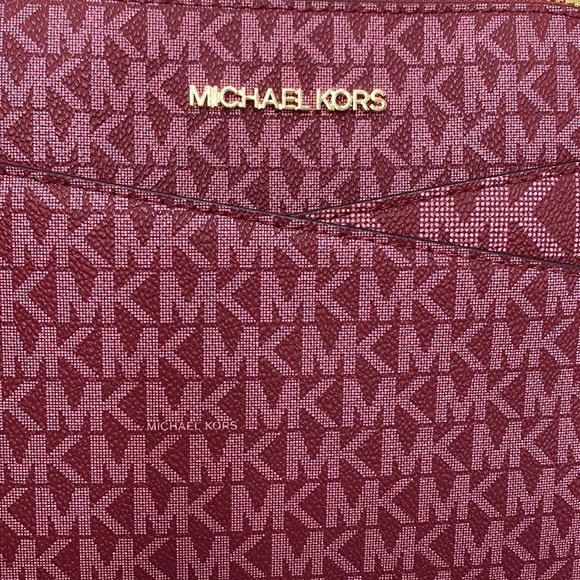MICHAEL KORS JET SET TRAVEL MEDIUM DOME XCROSS XBODY MULBERRY MULTI COLOR - Picture 14 of 16